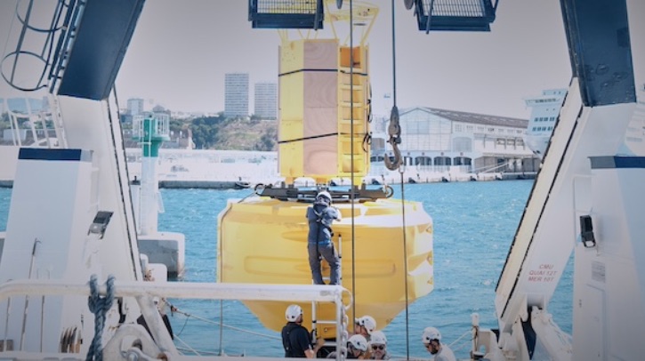 One year after launching its first meteorological buoy off the coast of Ajaccio, Météo-France is strengthening its observation system at sea by deploying a second buoy anchored off the coast of Porto-Vecchio in Corsica.