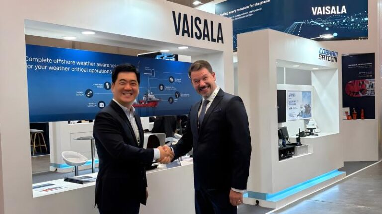 Sangjoon Lee, CEO of Jaeun International, and Mikko Nikkanen, Head of Maritime Offshore Operations at Vaisala, shake hands