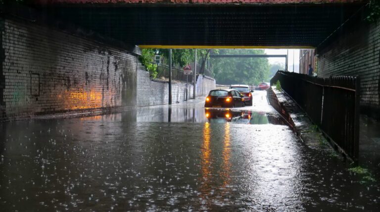 Study identifies atmospheric warning signs for extreme flash flooding.